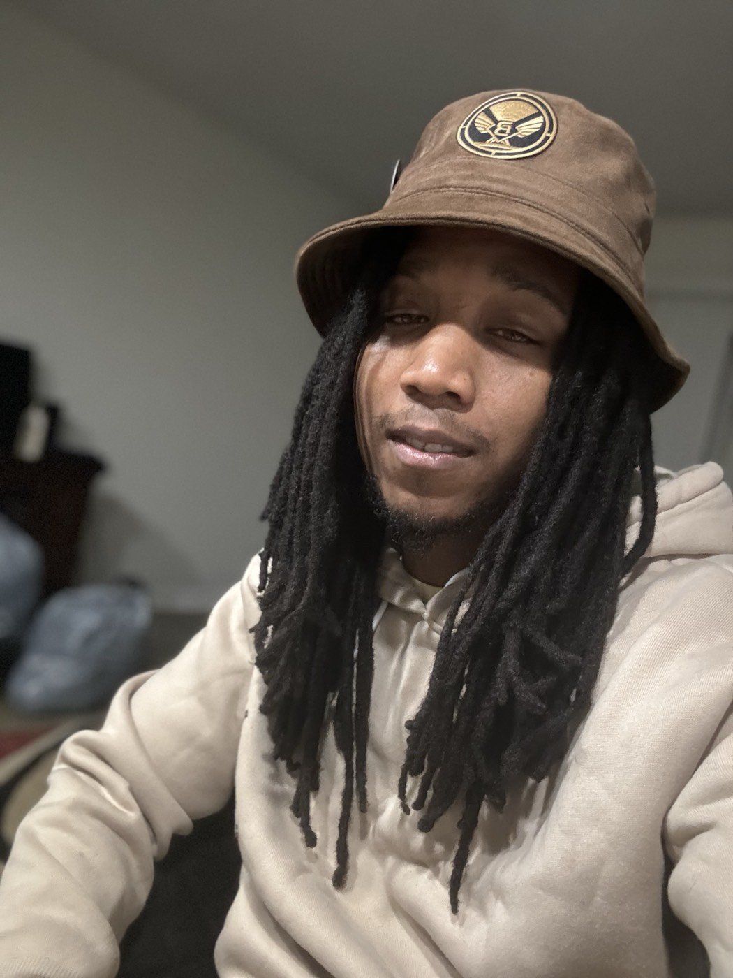 Sl1ck N°1 portrait wearing a bucket hat